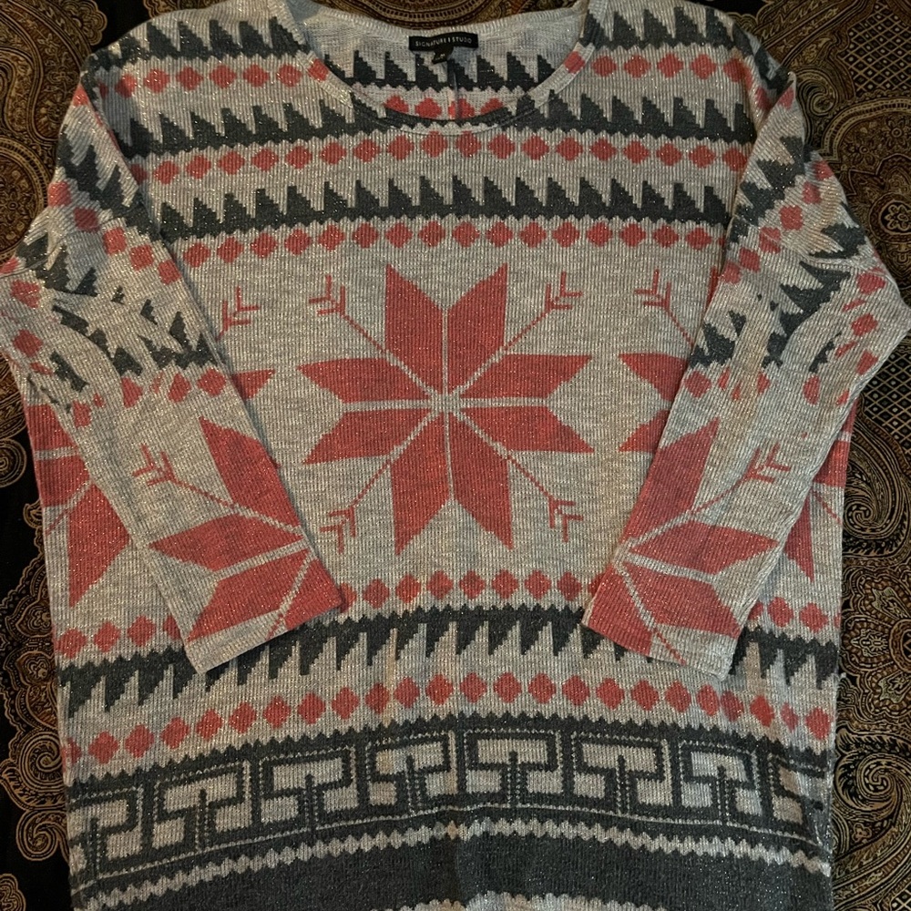 Festive snowflake high low sweater size medium.